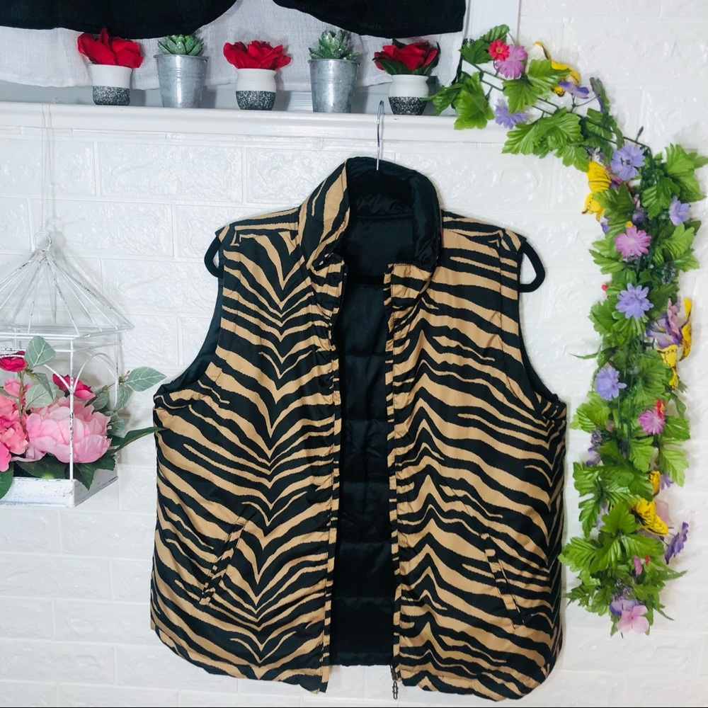 NWOT Printed Reversible Puffer Vest